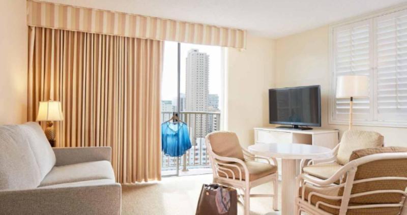 패밀리 룸, Motel Good Guy