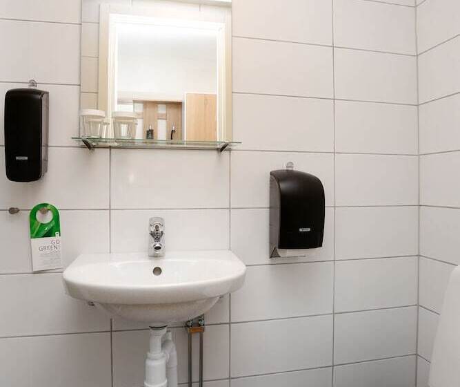 Полулюкс, Almnas Park