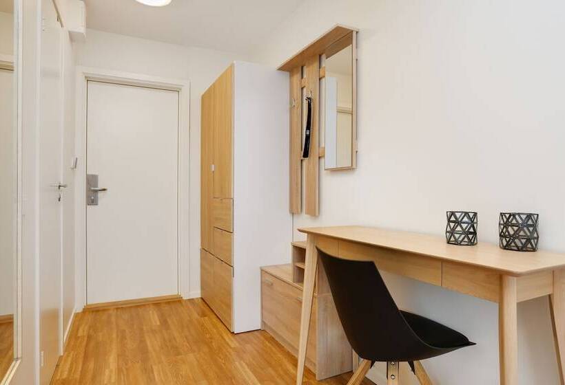 Полулюкс, Almnas Park