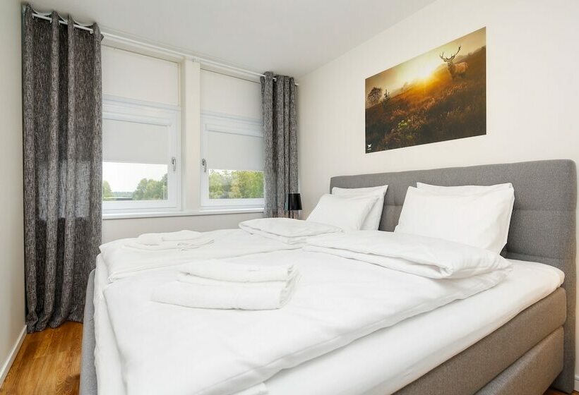 Полулюкс, Almnas Park