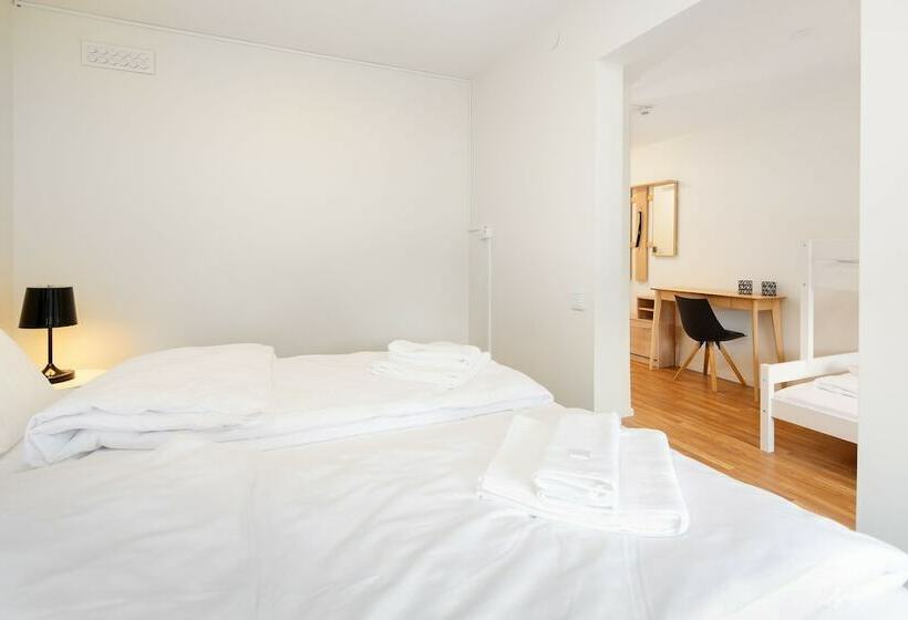 Полулюкс, Almnas Park