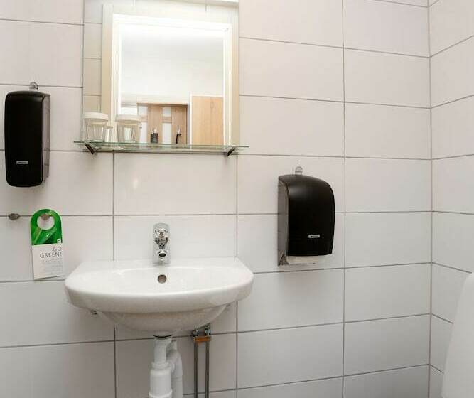 Quarto Familiar, Almnas Park