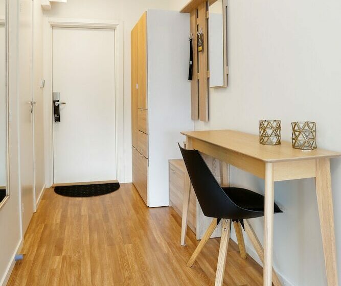 Полулюкс, Almnas Park