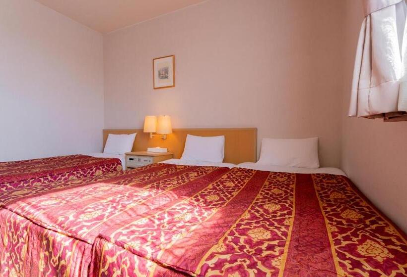 חדר סטנדרט לשלושה, Oyama Palace