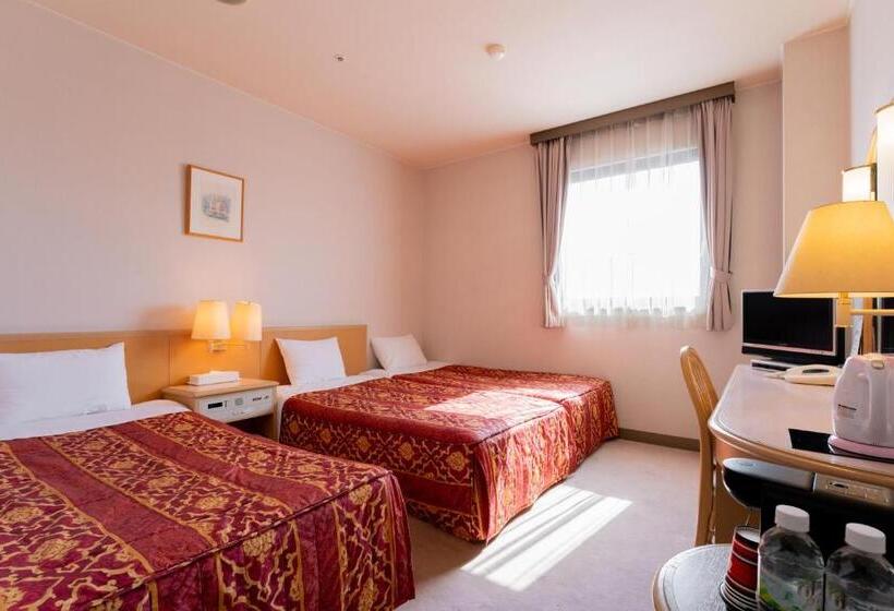 חדר סטנדרט לשלושה, Oyama Palace