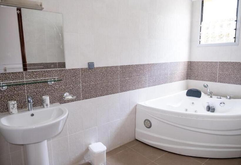 سوییت جونیور, Villa Ayaba