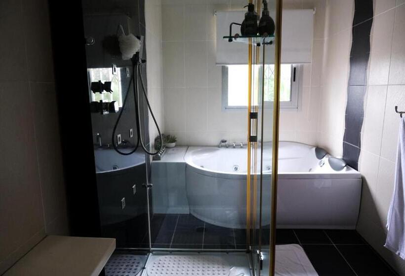 سوییت سوپریور, Villa Ayaba