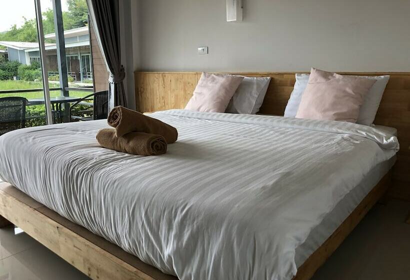 디럭스 룸, Milin Villa Resort Kanchanaburi