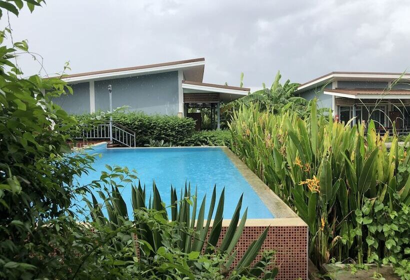 풀장 전망 디럭스 룸, Milin Villa Resort Kanchanaburi