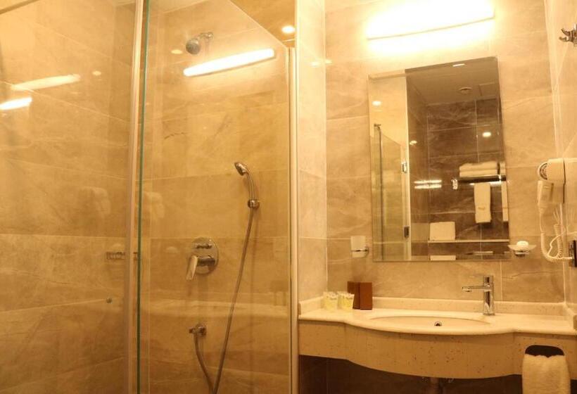 اتاق لوکس با تخت بزرگ, Nova Sky