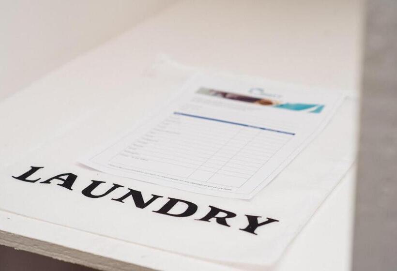 חדר משפחתי, Oliver's Bed And Breakfast