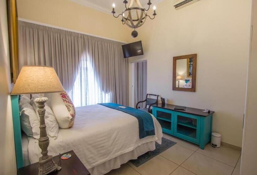 חדר משפחתי, Oliver's Bed And Breakfast