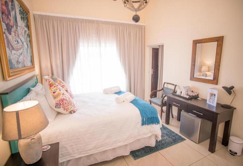 חדר משפחתי, Oliver's Bed And Breakfast