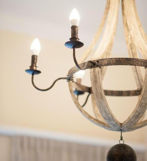 חדר משפחתי, Oliver's Bed And Breakfast