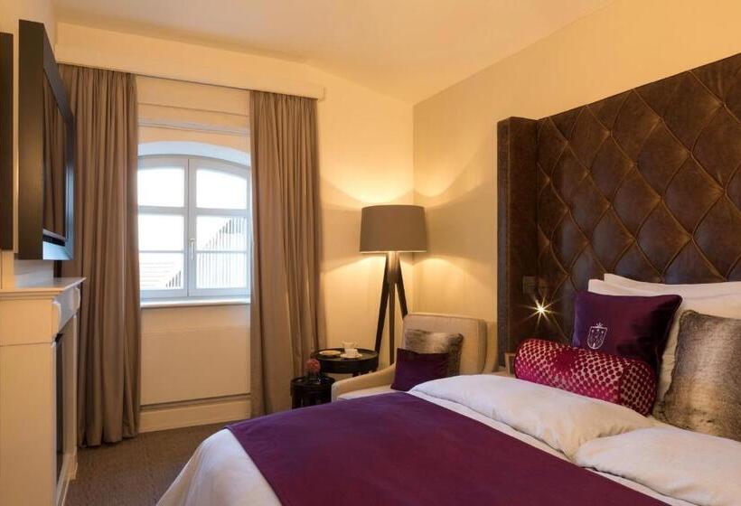 标准间, Brunnenhaus Schloss Landau