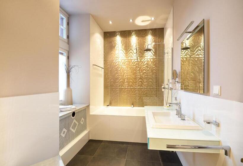 디럭스 룸, Gästehaus Schloss Saareck