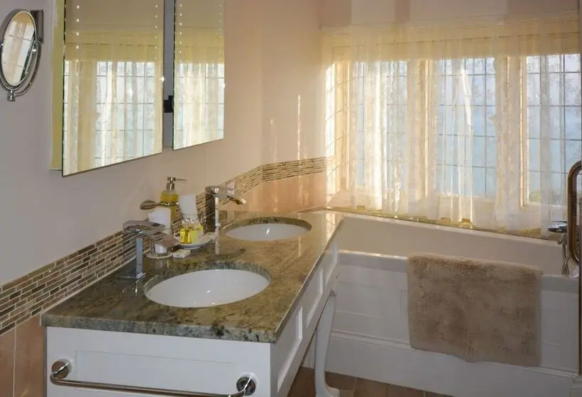 Standard Room, Haven Hall