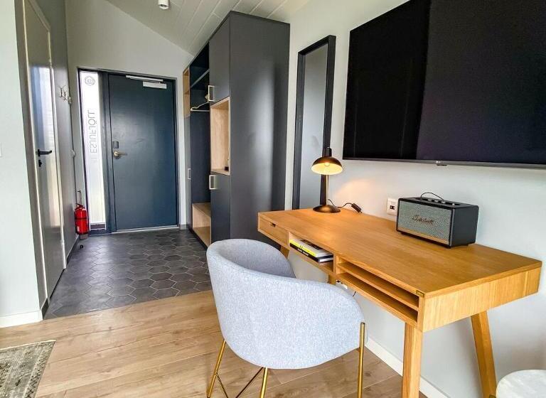 اتاق لوکس, Magma