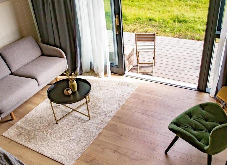 اتاق خانوادگی, Magma