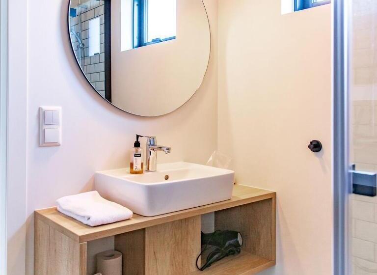 اتاق خانوادگی, Magma