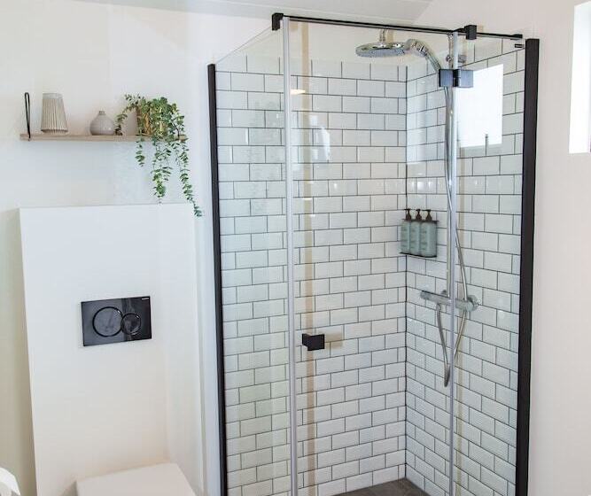 اتاق خانوادگی, Magma