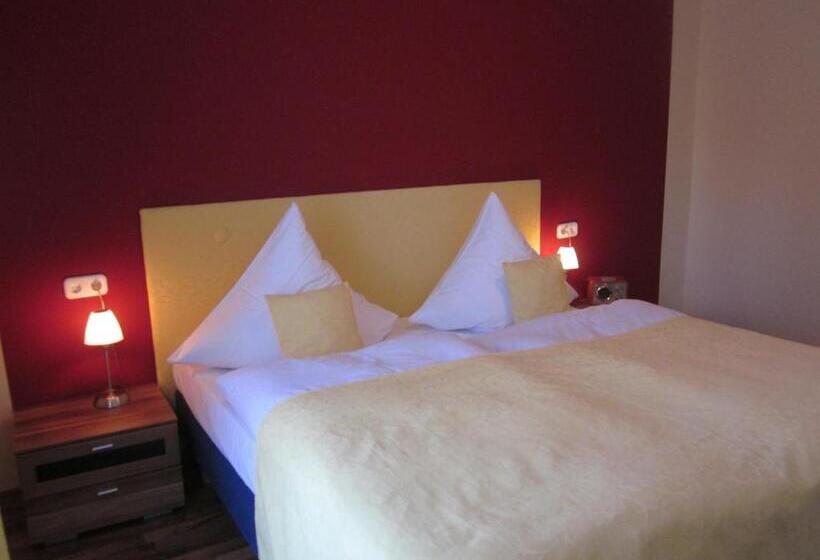 اتاق استاندارد با چشمانداز باغ, Wolfsschlucht