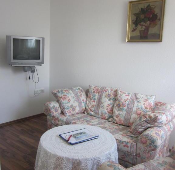 اتاق استاندارد با چشمانداز باغ, Wolfsschlucht