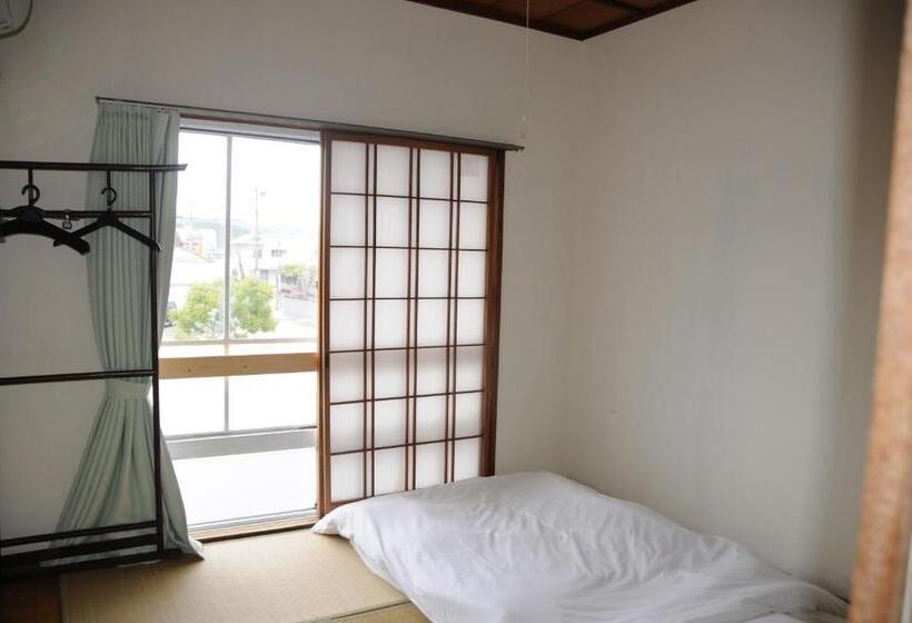 חדר אקונומי, Guest House Aki