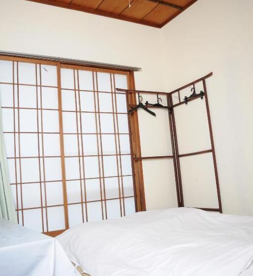 חדר אקונומי, Guest House Aki