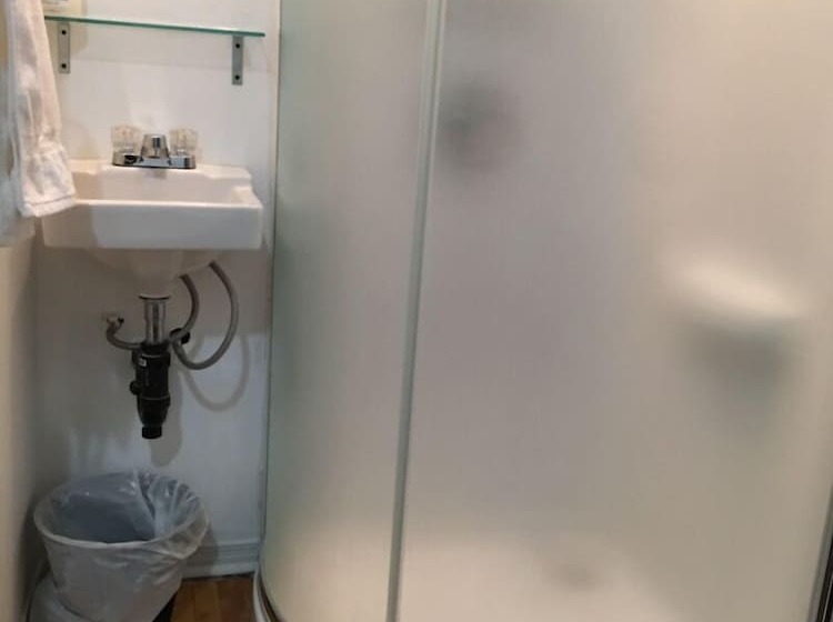 חדר משפחתי, Mini Inc