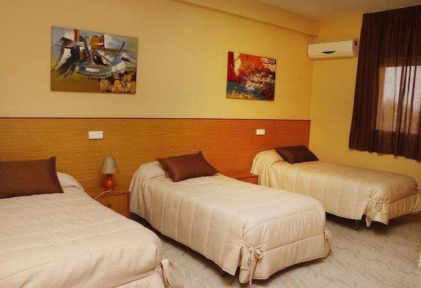 标准三人间, Hostal Restaurante Labrat