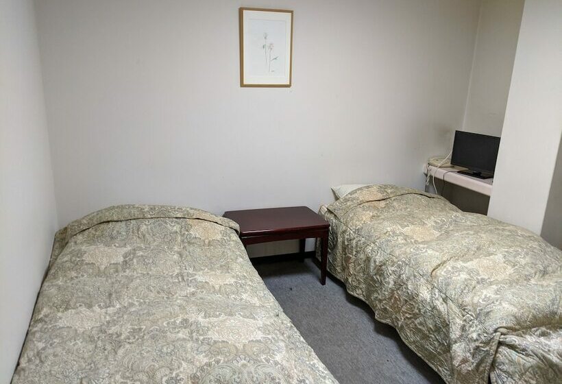 غرفة قياسية حمام مشترك, Madam Mirei