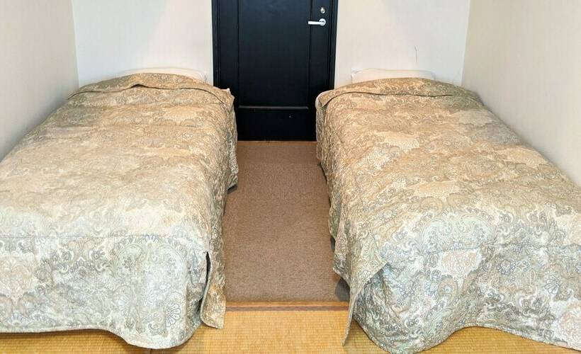 غرفة قياسية حمام مشترك, Madam Mirei