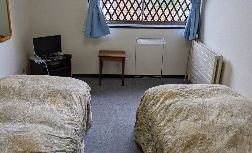 غرفة قياسية حمام مشترك, Madam Mirei