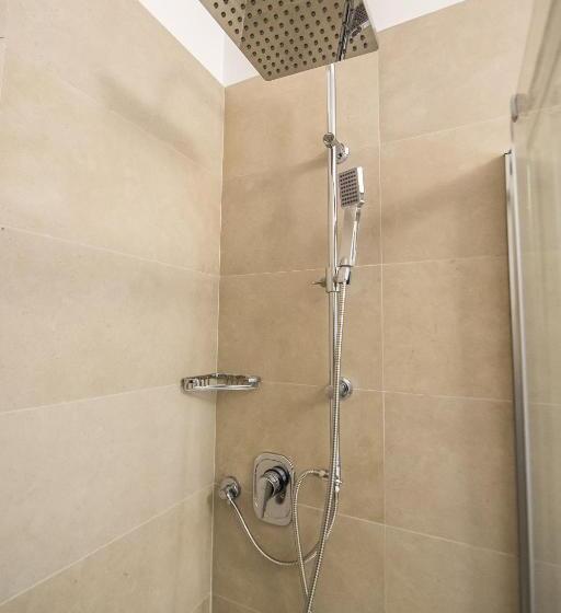 سوئیت با بالکن, Malucri Resort