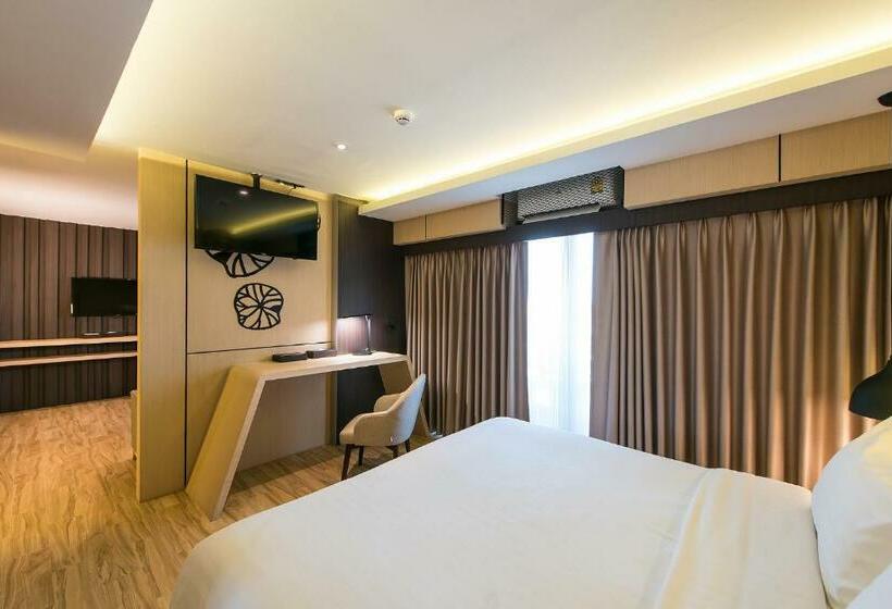 스위트, Nadee 10 Resort &