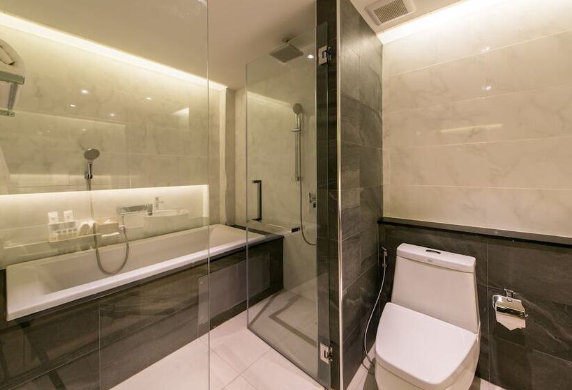 Люкс, Nadee 10 Resort &