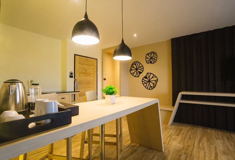 스위트, Nadee 10 Resort &