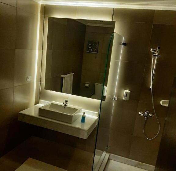 استودیوی لوکس, Nakhil Inn Residence