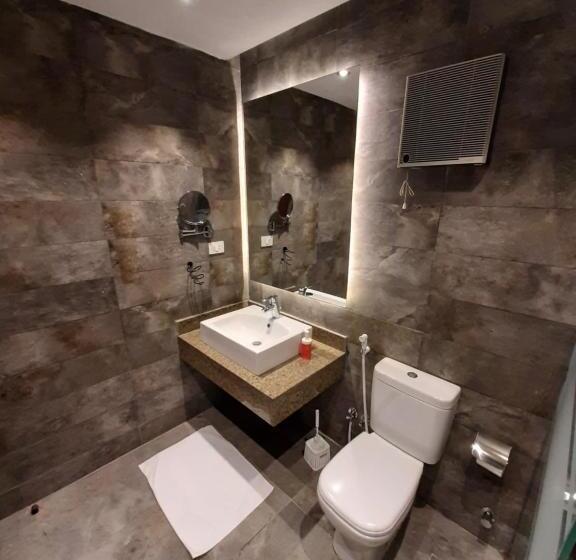 استودیوی لوکس, Nakhil Inn Residence