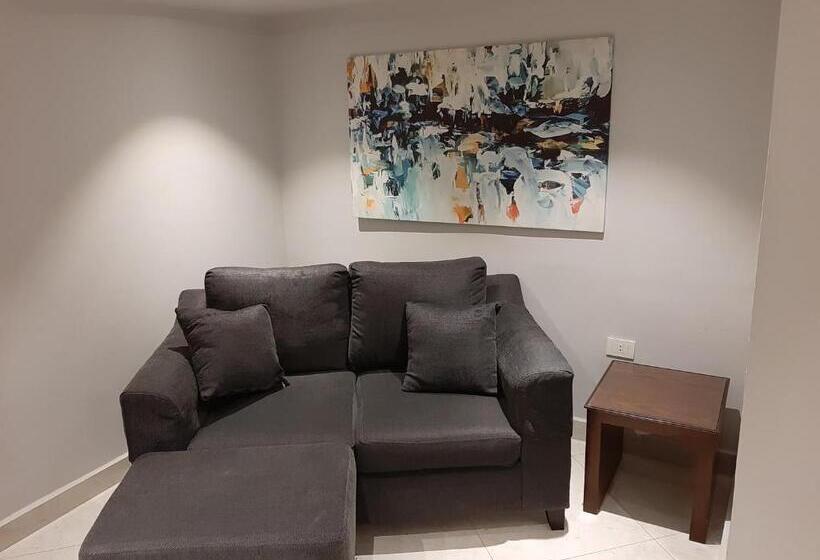 استودیوی لوکس, Nakhil Inn Residence