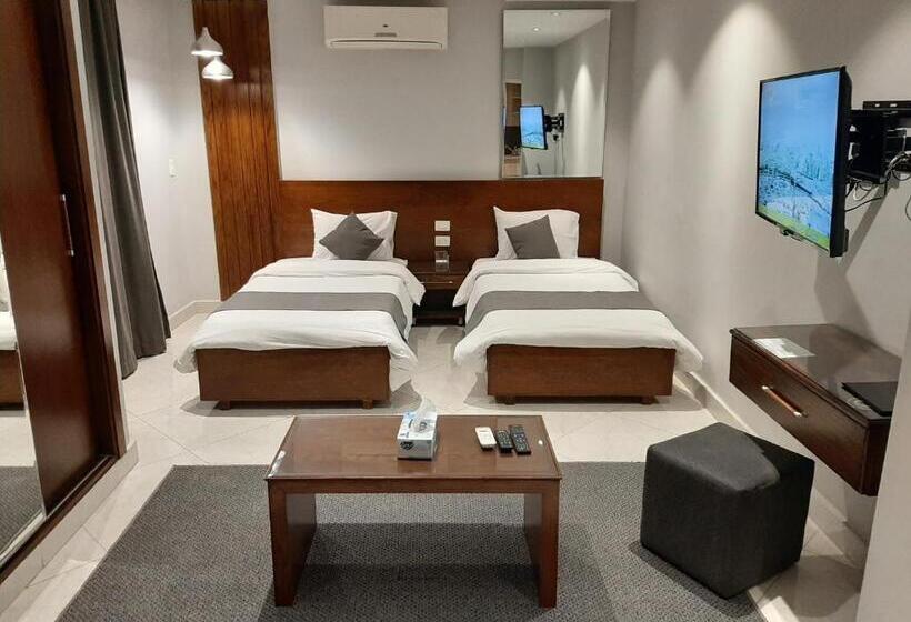 استودیوی لوکس, Nakhil Inn Residence