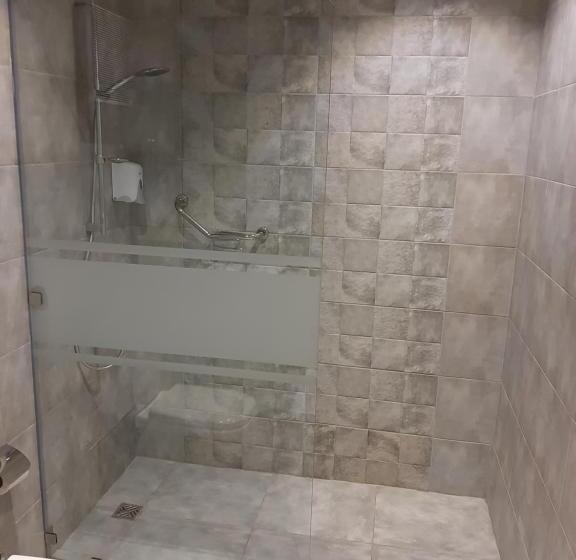 استودیوی لوکس, Nakhil Inn Residence