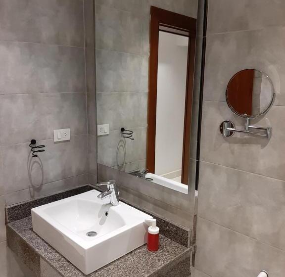 استودیوی لوکس, Nakhil Inn Residence