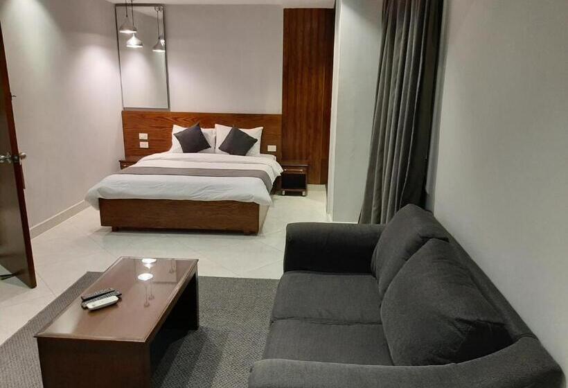 استودیوی استاندارد, Nakhil Inn Residence