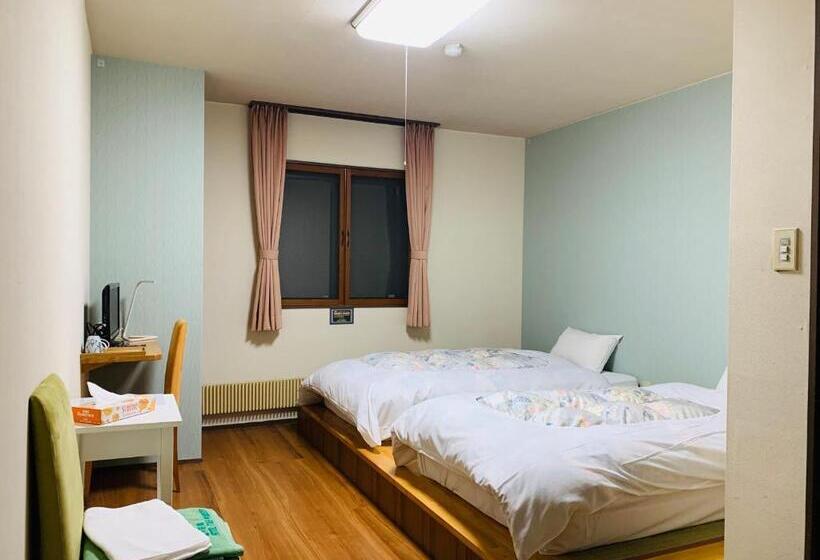 Quarto Estandar, Tae Windsor