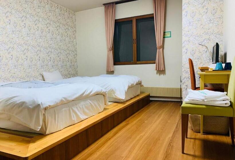 Quarto Estandar, Tae Windsor