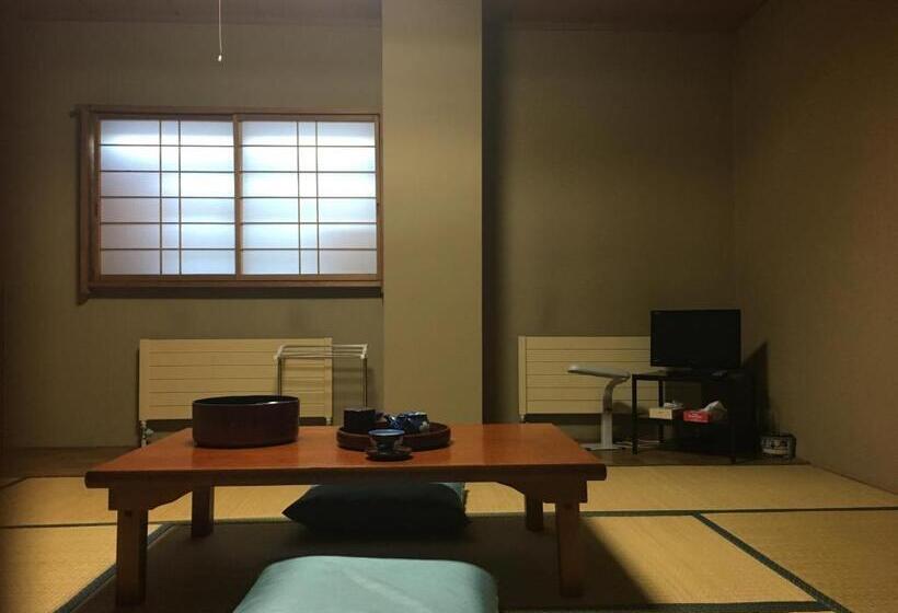 Quarto Economy Banheiro Compartilhado, Tae Windsor