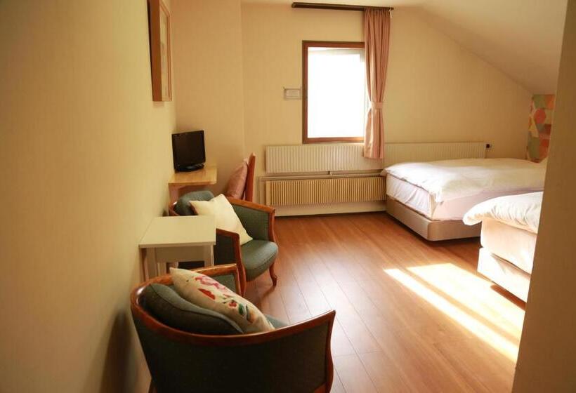 Quarto Deluxe, Tae Windsor