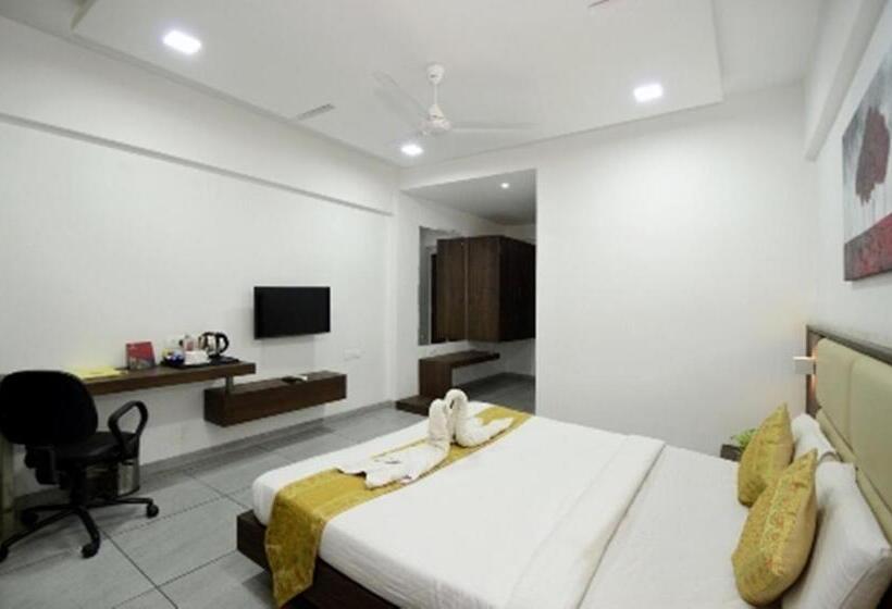 غرفة سوبيريور, Crimson Park Shripriya